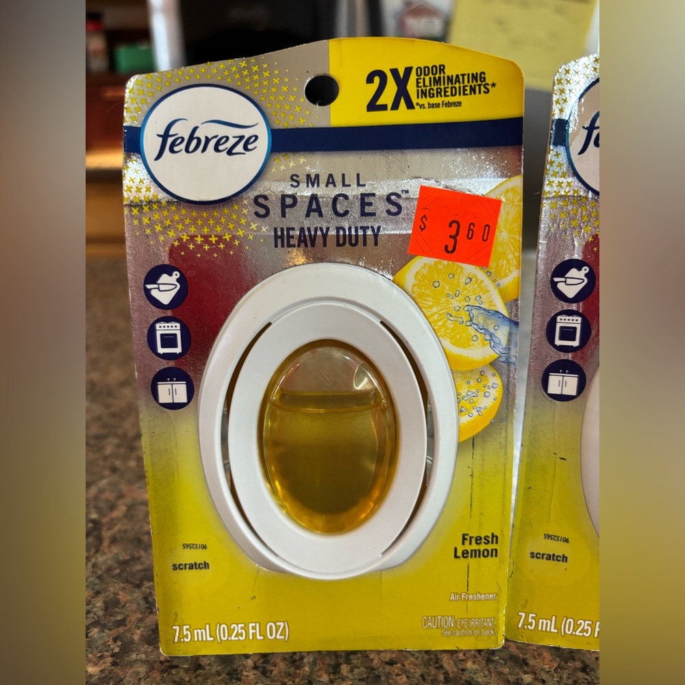 New!! Febreze, Small spaces air fresheners - Picture 2 of 4